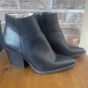 Naturalizer Boots Black Women's Size 7 Ankle Boots 3” Heel Mikey EUC